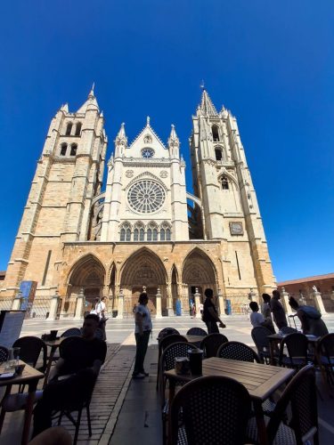 Julio-2025-tiempo-de-sol-agua-y-amistades-01